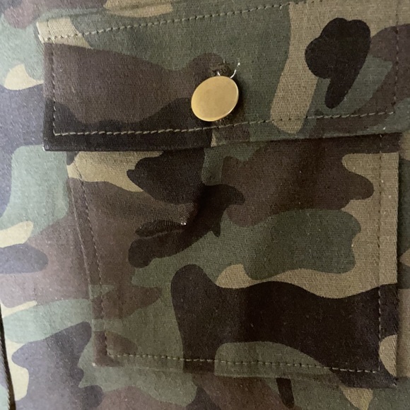 Windsor Chico/S Super Cute with 5 button front closure - Picture 6 of 10